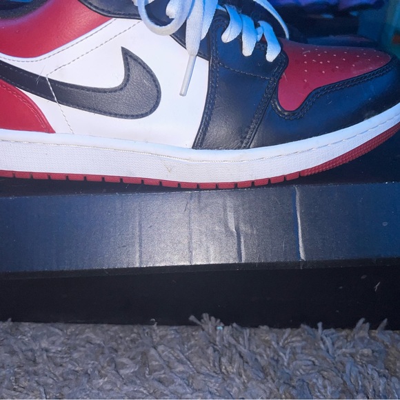 Athletic_Shoes